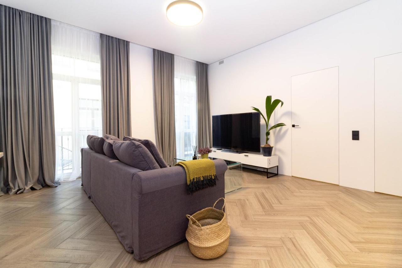 Cohost I Oldtown 60M2 Apt W-Garage Parking, Balcony & Self Check-In Vilnius Exterior photo