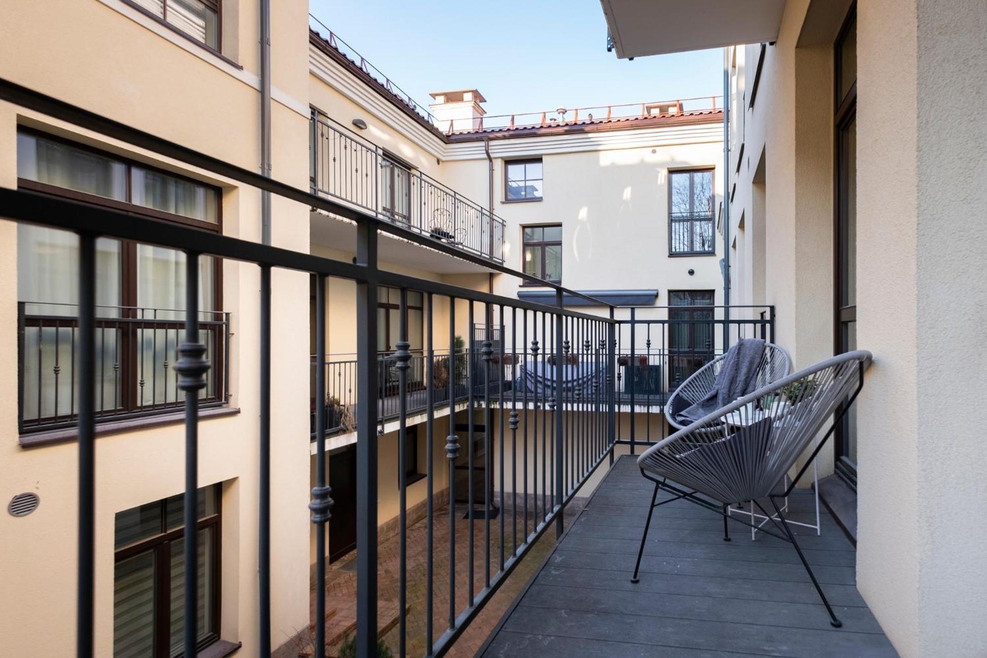Cohost I Oldtown 60M2 Apt W-Garage Parking, Balcony & Self Check-In Vilnius Exterior photo